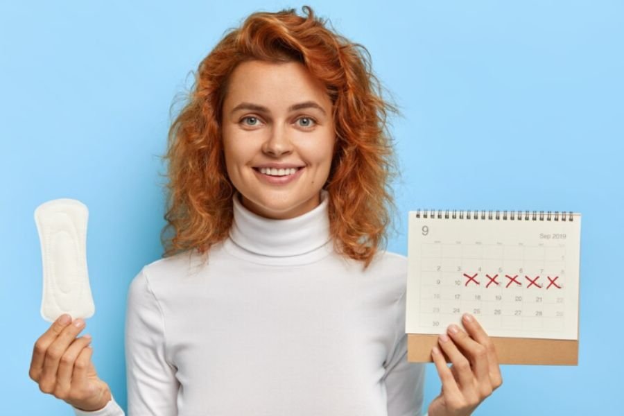 lady with sanitary pads